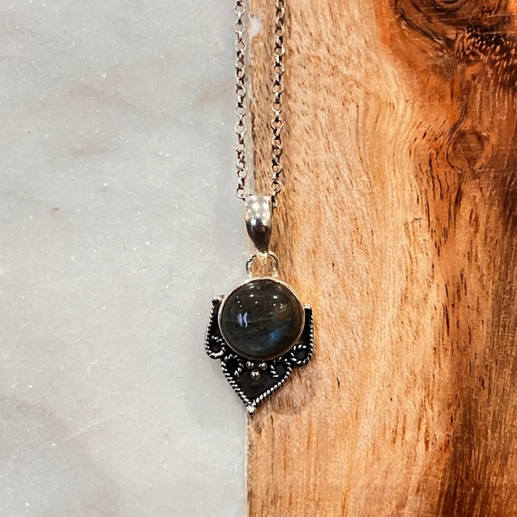 Labradorite pendant - Picture 1 of 3